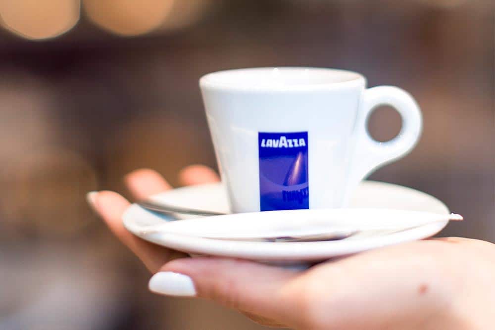 https://www.lavazzabusinesssolutions.com.au/wp-content/uploads/2021/01/coffee-for-travel-industry.jpg